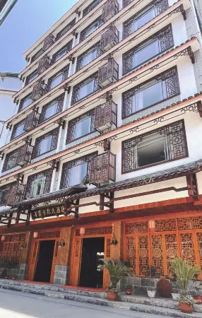 Colorful Hotel (Yangshuo Lijiang Shili Gallery Branch)