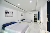 The Munique Cliff House Chumphon - private jacuzzi with beach views