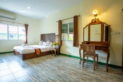 Phanumas Long stay&resort Hotels near Wat Rong Wua