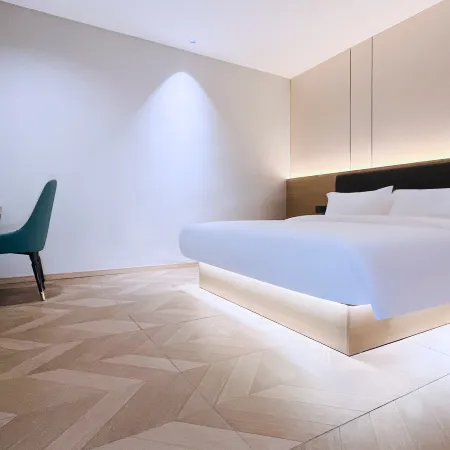 Squirrel Smart Hotel (Foshan Qiandeng Hunan Gui Road Subway Station Branch)