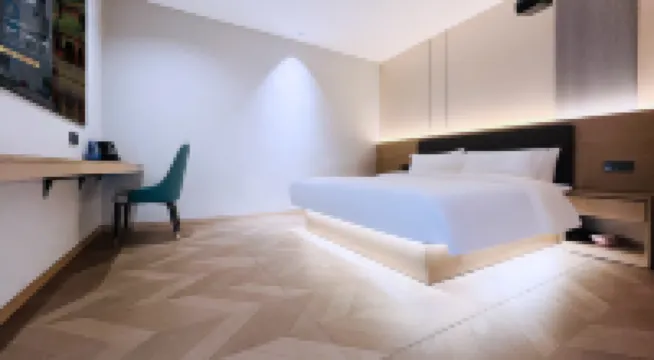 Squirrel Smart Hotel (Foshan Qiandeng Hunan Gui Road Subway Station Branch)