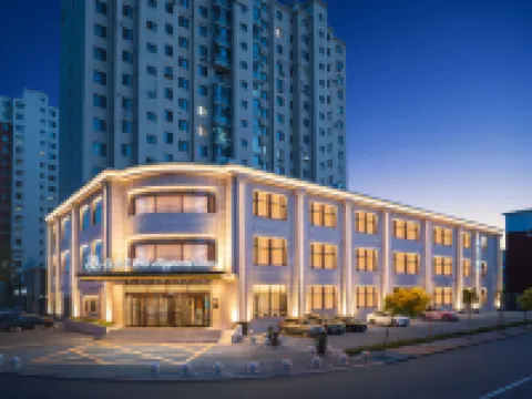 Baiyulan Hotel (Jinzhou Liaoshen Battle Memorial Hall Shiqiaozi Morning Market Branch) Hotels near Museum of Liaoshen Campaign