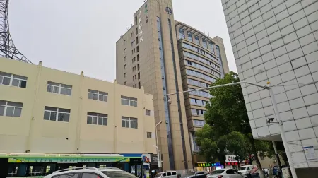 Xinglixuan Hotel (Jiangning Wanda Dongshan Subway Station Branch) Отели рядом с достопримечательностью «Jiangsu Vocational Institute of Commerce (Jiangning Campus)»