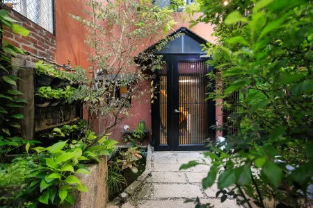 Red House & Old Lane-ChengGong Inn