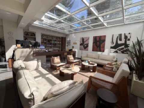 YEZA INN Các khách sạn gần Hire N' Drive Kenya Ltd.