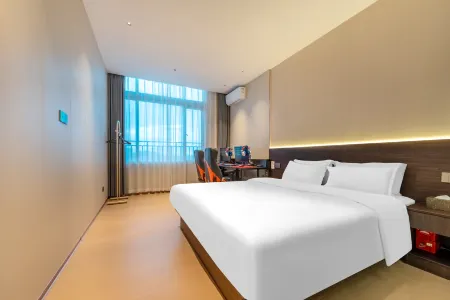 Weien E-Sports Hotel (Guangdong Technical Normal University Baiyun Campus) Отели рядом с достопримечательностью «Guangdong Polytechnic Normal University (Baiyun Campus)»