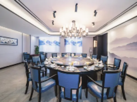 Huang He  International   Hotel Hotels in Golmud