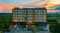 Xuwen Pineapple Hotel