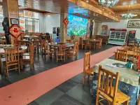 西江鴻傑依雲別苑飯店（西江千戶苗寨西門遊客服務中心店）