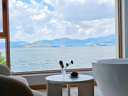 Floral Hotel · Gongdu Xinghai Hotel Отели рядом с достопримечательностью «Plateau Pearl Tower»