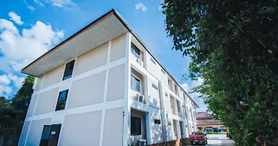 안찰리 가든 호텔 Wat Sai Ngam 주변 호텔