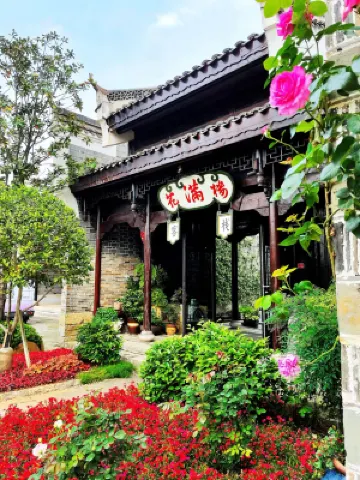 長沙花滿樓民宿（銅官窯古鎮店） 鄰近湖南和平解放祕密電台工作站舊址的酒店