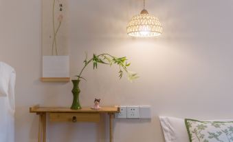 Yunxi Yasu. Designer Cinema Homestay