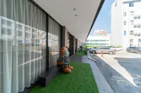 ccinn Hotel (Liuzhou High-Speed Railway Station East Square) - Airport Shuttle