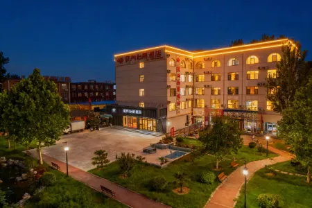 Auchan Yijing Hotel (Liaocheng Bus Terminal Wanda Plaza) Отели рядом с достопримечательностью «Liaocheng Gymnasium»