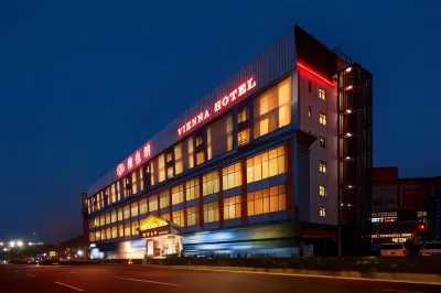 維也納酒店（深圳龍崗龍園地鐵站店） 鄰近王斌裝飾全屋定製（百富城KTV店）的酒店