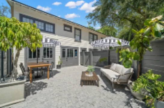 ジ・アダリン のホテル