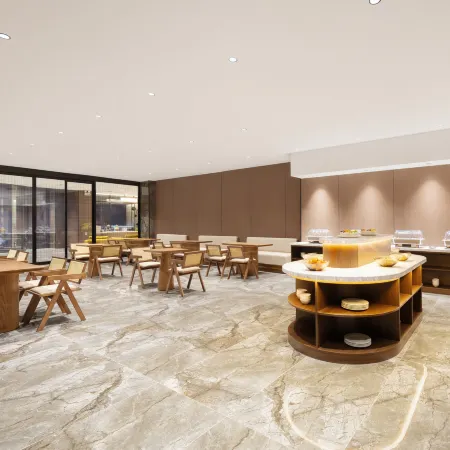 Moore Hotel (Panjin Shifu Street)