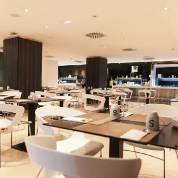 Sercotel Córdoba Medina Azahara Отели рядом с достопримечательностью «Башня Калаорра»