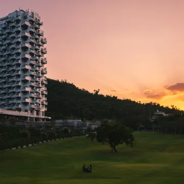 LANSHAN HOTEL Отели рядом со станцией Yalongwan Railway Station