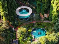 HongYa Minjiang Donghu Wawu Mountain Hot Spring Resort Hotel