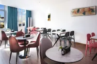 Boyue Hotel - parking