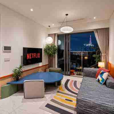 DiStay Riverfront Suites | Free Scheduled Airport Pickup Rooms