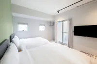 East Gate Hotel - バルコニー