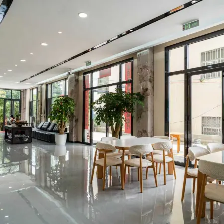Linwan Hotel (Wumeng Grass Plain)