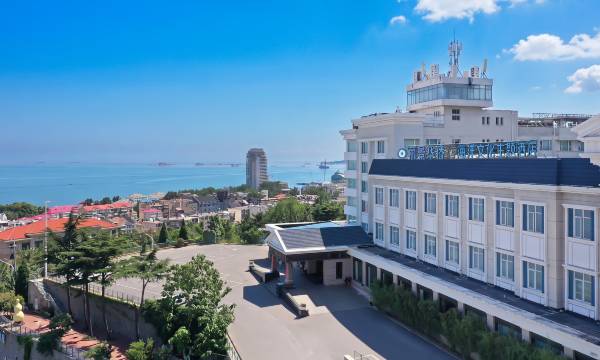 Yantai Lijing Overseas Chinese Hotel (No.1 Bathing Beach Suochengli)