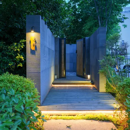 Taibai Mountain is not late · Riverside Pool Home