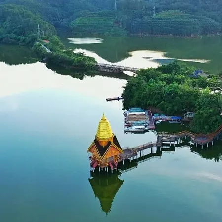 Xiyuexing Cultural Tourism Hotel (Menla Nanla River Starlight Night Market Branch)