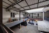 RedDoorz Near Exit Toll Bogor - Pensions
