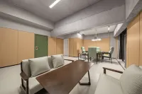Twenty‑Four Solar Terms Hotel (Neijiang East High‑Speed Railway Station Wuyue Plaza) - Pysäköinti