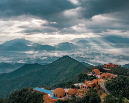 Xikang Wellness & Resort Jinggu Baima Mountain Hotels in Jinggu