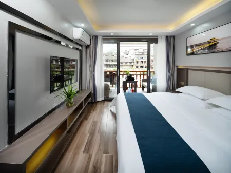 Mengyuan Diaojiaolou River View Homestay (Hongqiao Beimen Wharf Branch)