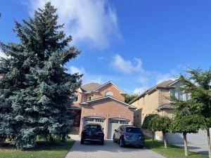 Private House Basement Suite Toronto/Richmond Hill