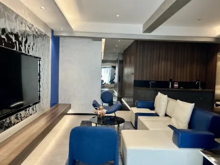 Light Luxury Homestay (Shantou High-speed Railway Station) Отели рядом с достопримечательностью «Waisha Old Bridge»