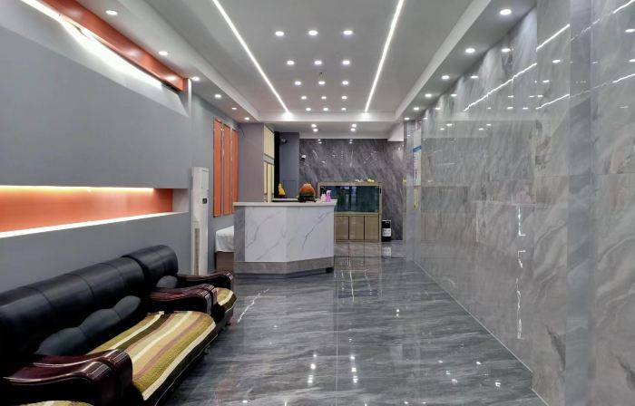 Arongqi Colorful Hotel