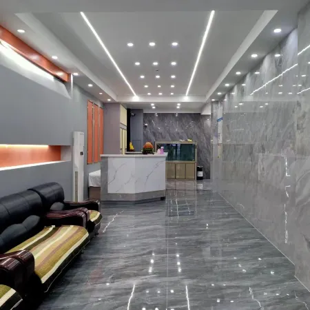 Arongqi Colorful Hotel