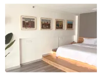 Floral Hotel·Haikou Cloud Haiyi Seascape Hotel (Wanluyuan Haikou Bay Store) Hotels near Jiari Beach