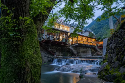 Tonglu Lingshang Baiyun Homestay (Baiyun Yuan Resort Branch) - pemandangan pegunungan