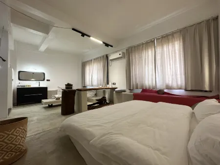 Shitian Homestay Отели в г. Тунхай