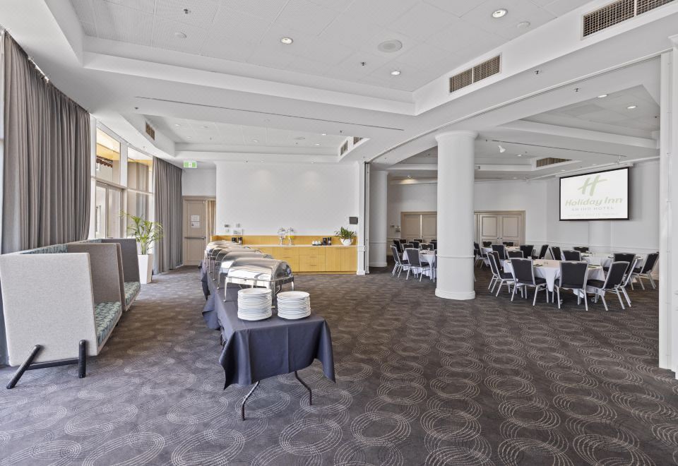 Holiday Inn Potts Point - Sydney Over view