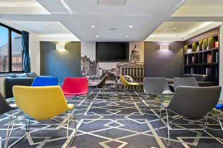 Roomzzz Nottingham City Отели рядом с достопримечательностью «City of Caves»