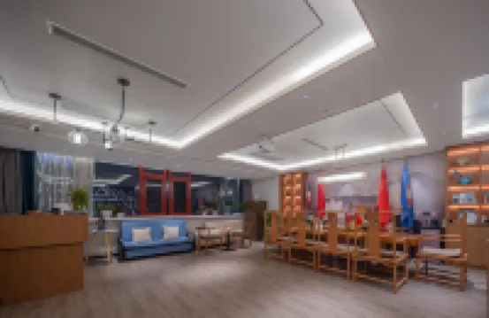 泊岸深華·江景度假酒店（西雙版納景洪告莊西雙景星光夜市店）