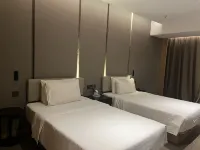 Atour Hotel( Luoyang Longmen Station Municipal Government Branch) Hotels near Luo Long