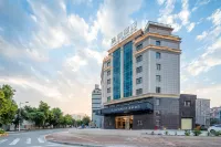 麗楓酒店（肇慶東站鼎湖山站店） 鄰近肇慶醫學高等專科學校（新區校區）的酒店
