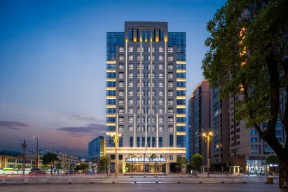 Dali High-speed railway station Erhai Park Atour Hotel