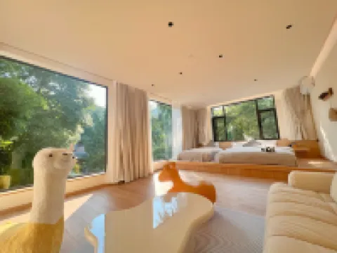 Dujiangyan Chestnut Forest Farmhouse